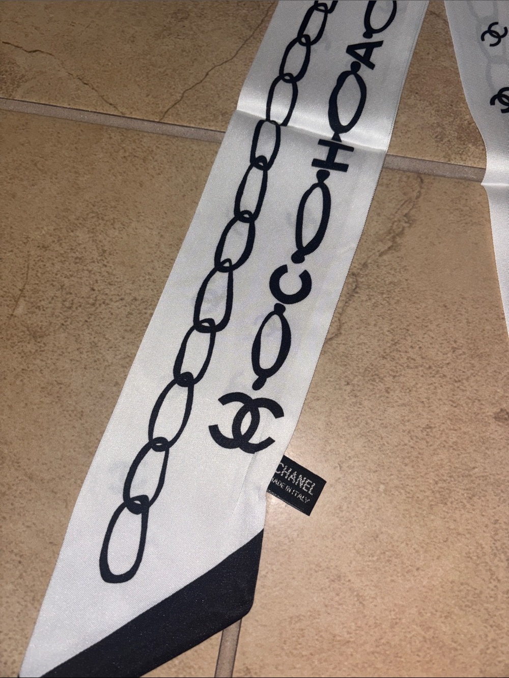 Black & White Logo Chain Silk Scarf Ribbon - Picture 4 of 4